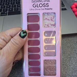 Dashing Diva Gloss Ultra Shine Gel Palette - Pink and Glitter Press-On Nails